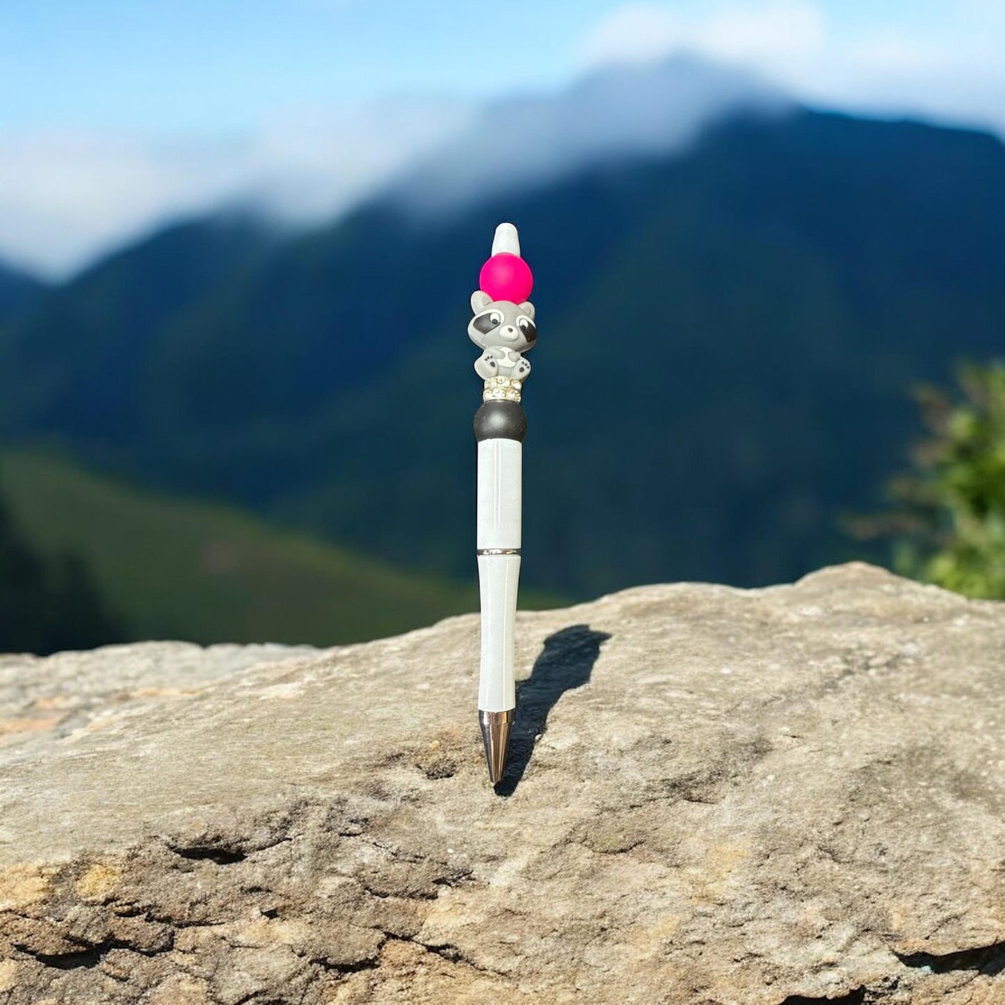 🦝 Cute Raccoon Beaded Pen – The Perfect Desk Buddy! 🦝